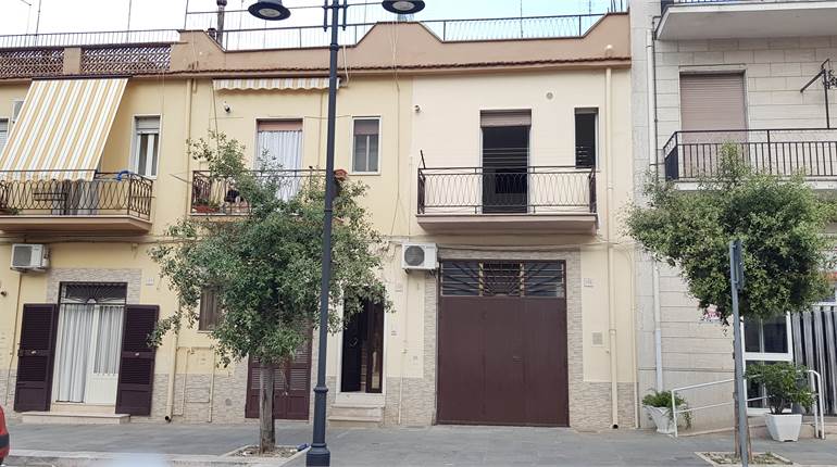 APPARTAMENTO CON TERRAZZO