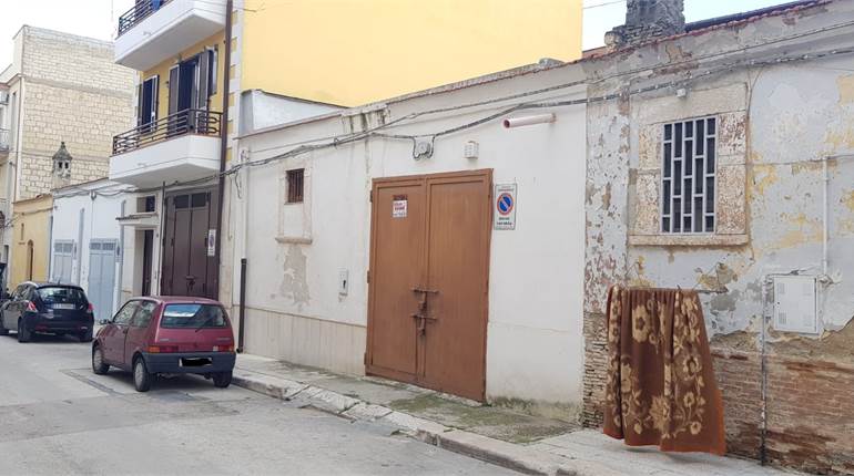 GARAGE + AREA