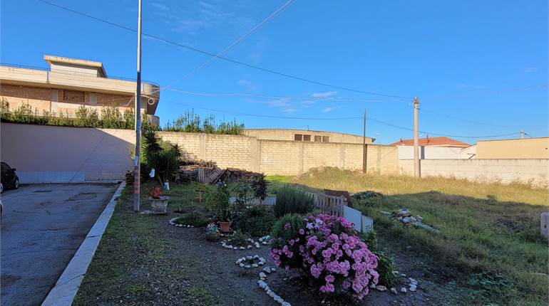 SUOLO GIA' EDIFICABILE DI MQ 294