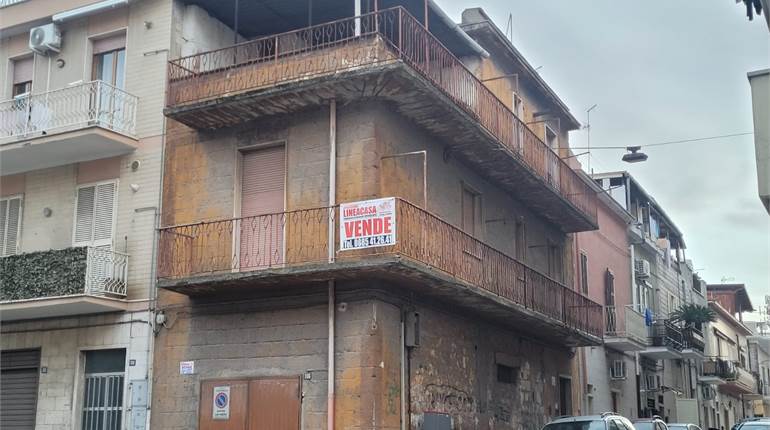 INDIPENDENTE CON GARAGE