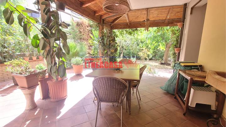 APPARTAMENTO CON GIARDINO, BOX E CANTINOLA