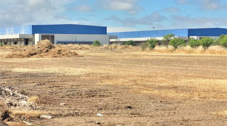 AMPIO SUOLO IN ZONA INDUSTRIALE