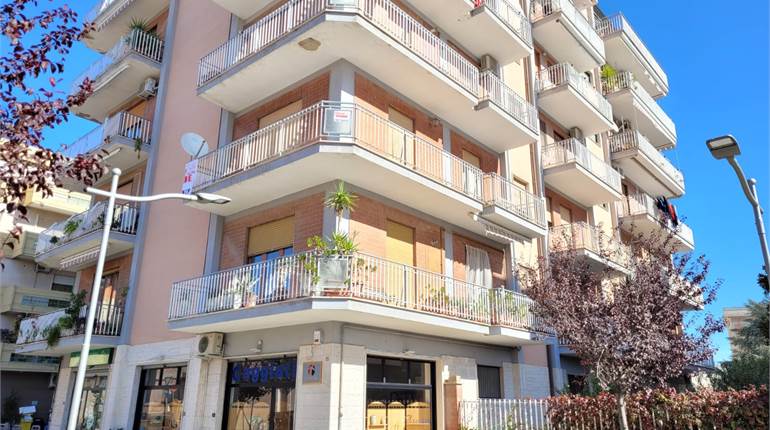 APPARTAMENTO CON BOX