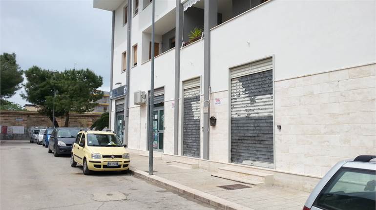 LOCALE COMMERCIALE MQ 70