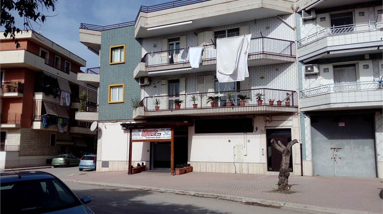 LOCALE COMMERCIALE