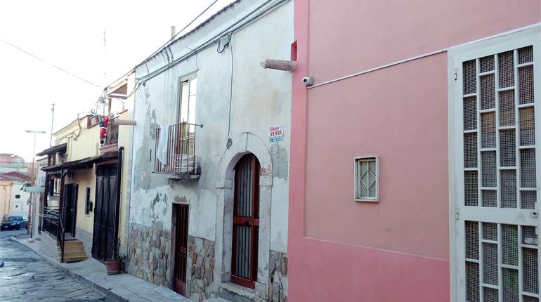 P.TERRA CON AREA E SOTTANO